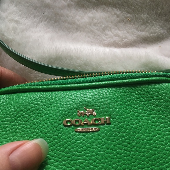 COACH crossbody bag MINI bright green NWOT - Picture 3 of 8